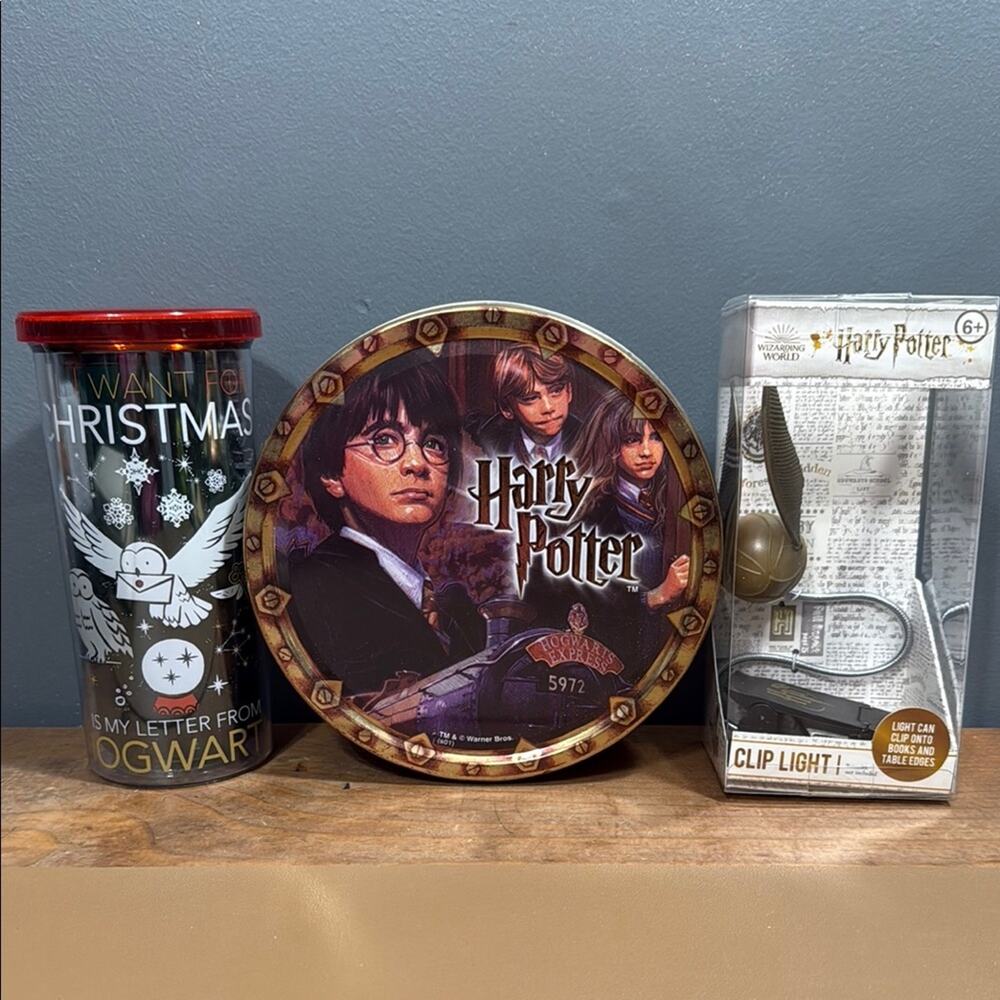 Harry Potter miscellaneous set Christmas Tumbler, collectible tin and Clip Light